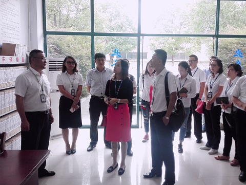 走進(jìn)公交公司 - 副本.JPG